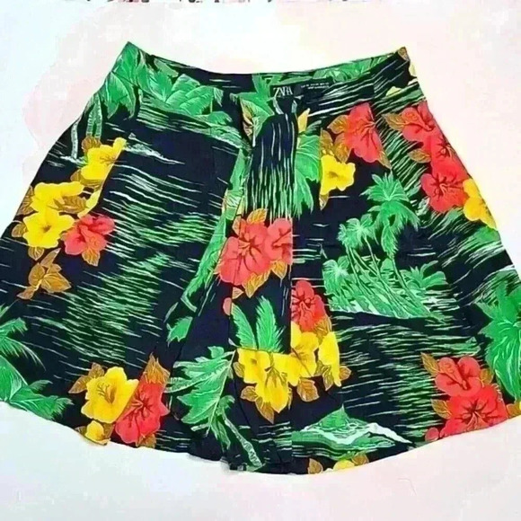 ZARA Tropical High-Rise Shorts - Picture 1 of 4